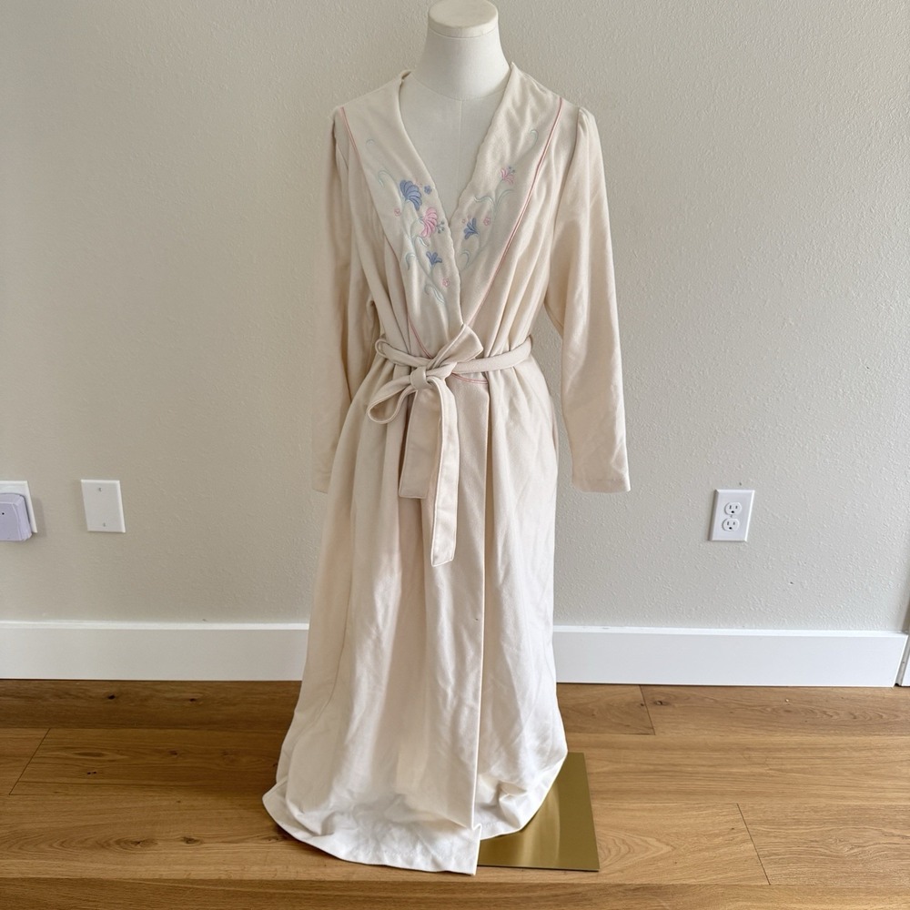 Vintage Apostrophe Ivory Fleece Belted Robe Satin Floral Granny Cottagecore 90s